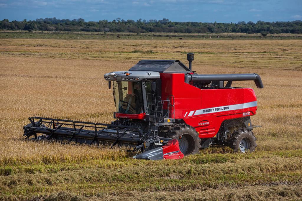 Colheitadeira Massey Ferguson MF 6690