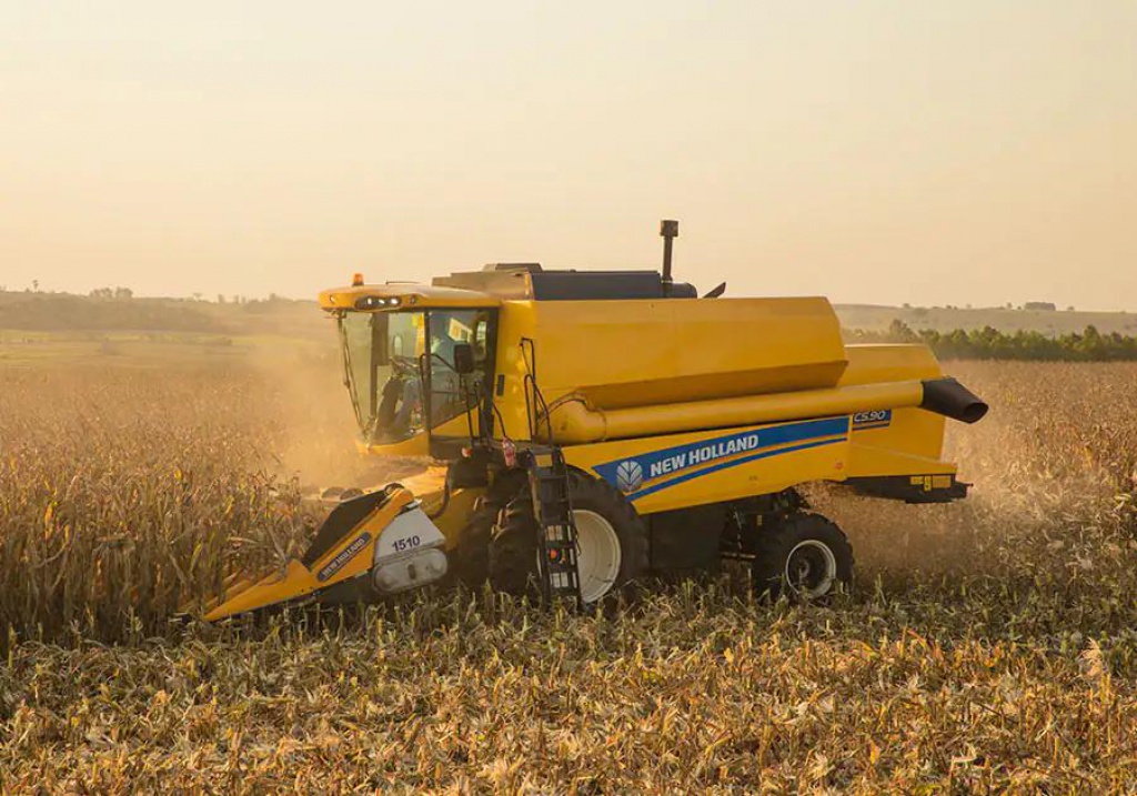 Colheitadeira New Holland TC 5.90