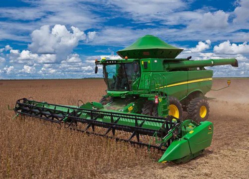 Colheitadeira John Deere S670