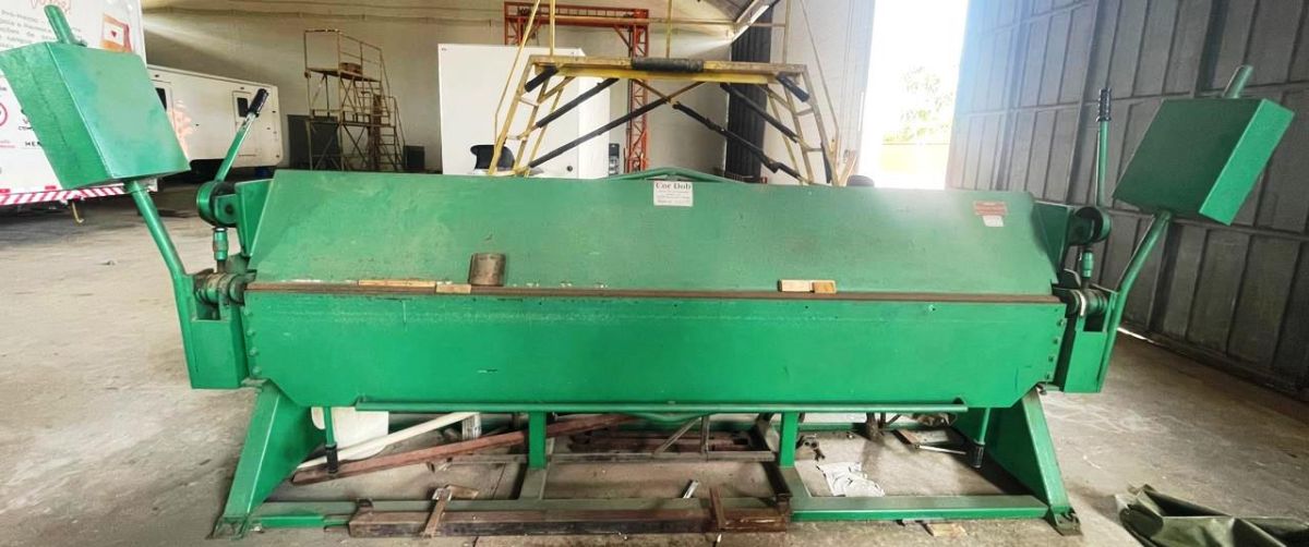 Viradeira  / Dobradeira De Chapas - Máquina De Dobra (Usado) 6m - estado de NOVA