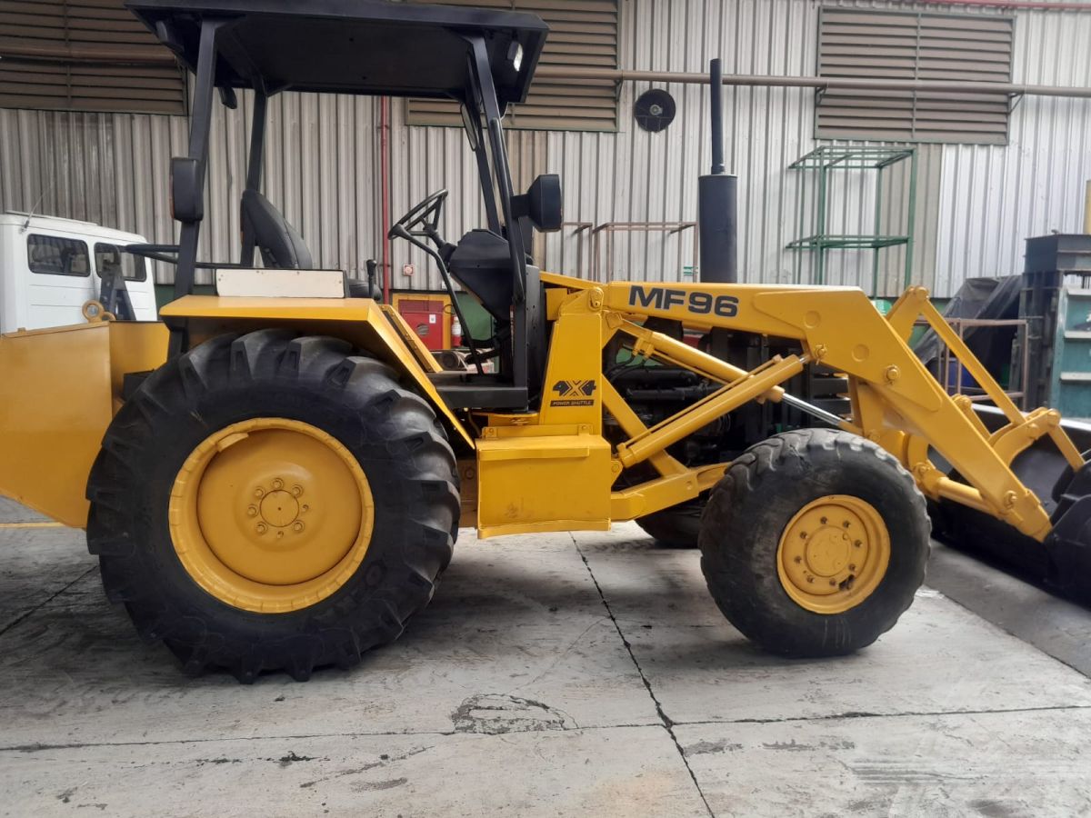 TRATOR MASSEY FERGUSON 96 HST TRAÇADO