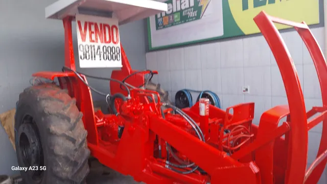 Vendo trator 