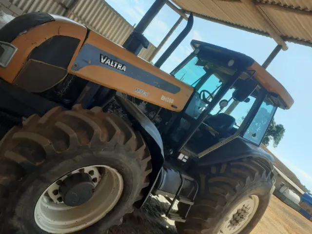 vende-se Trator Valtra BH 180