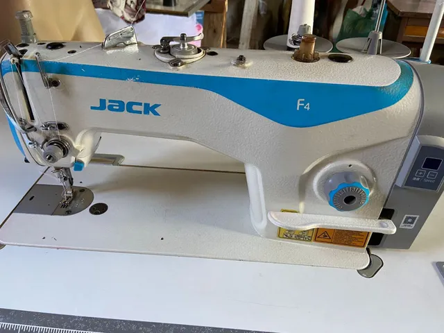 Máquina industrial reta
