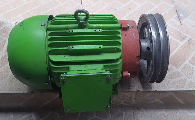 Motor elétrico trifásico 3cv 8 pólos 220-380V