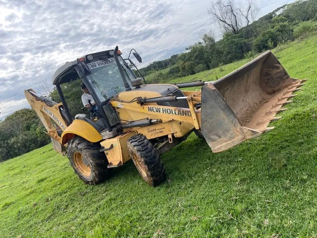 Retroescavadeira new holland