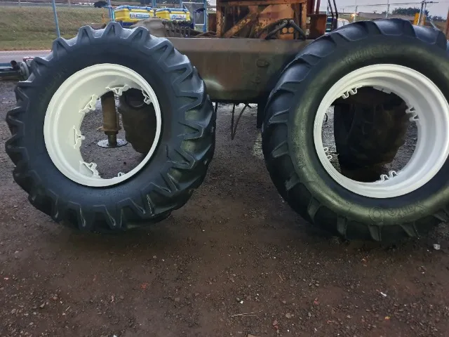 Pesos e rodas com pneus para tratores e implementos agrícolas 