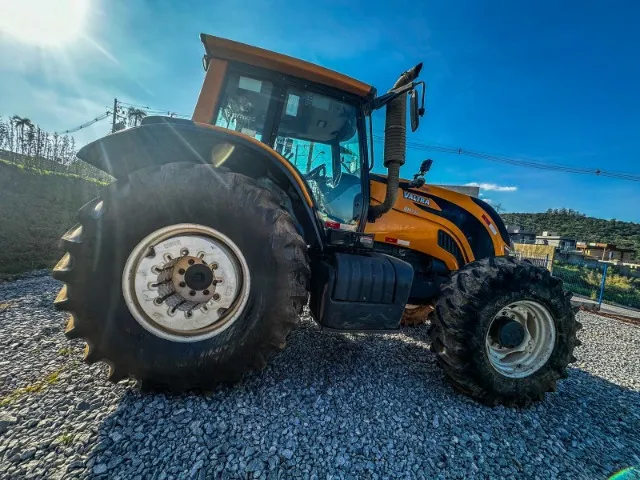 Trator de Rodas 195CV Valtra BH194