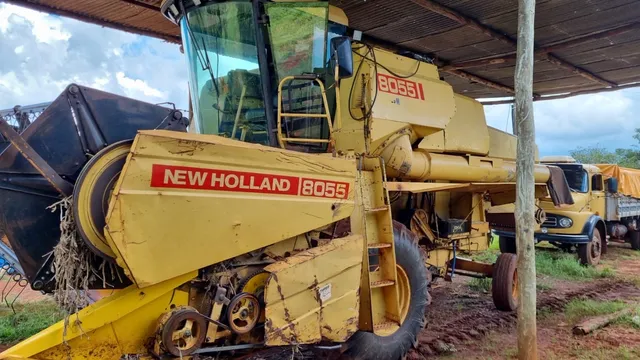 Colheitadeira New Holland 8055