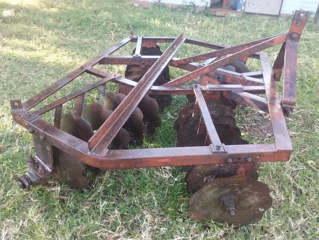 Grade niveladora 24 disco precisa de reparos 