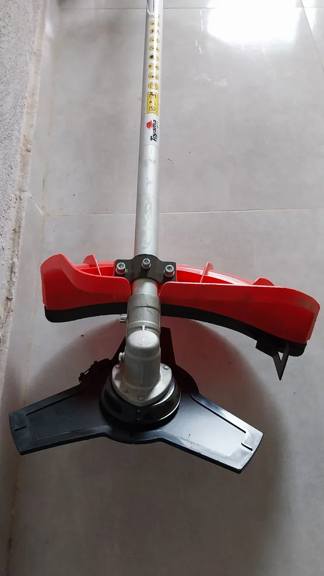 Roçadeira Toyama 2 tempos potência 3.5 HP