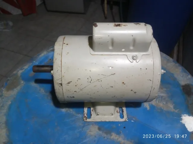 Motor Kohlbach 1\2 Cv monofásico 127\220V 1740 RPM giro hor\anti hor, usado funcionando