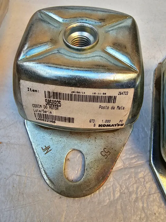 Trator esteira komatsu d6t coxim calco motor novo original 5058925
