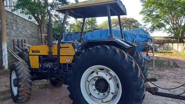 Trator Valtra 2006 4x4 TRAÇADO 