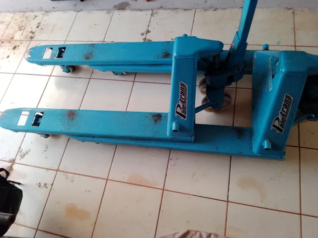 Vende se paleteira manual 