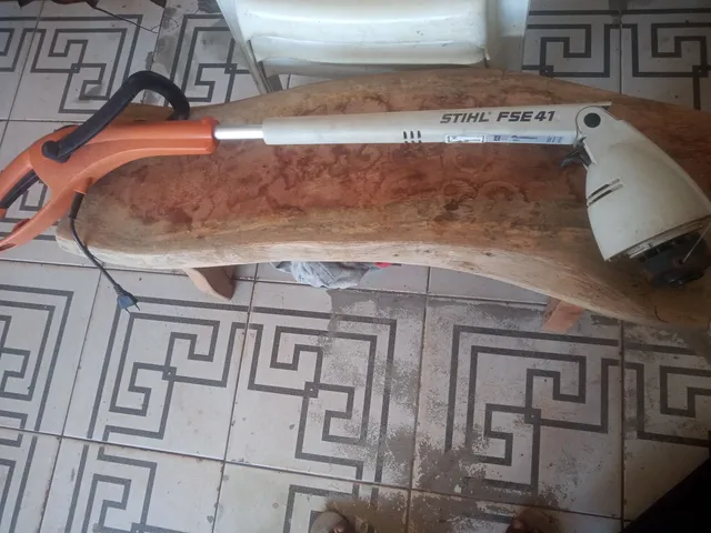 VENDO UMA MAQUINA DE LIMPA JARDIM ORIGINAL DA STIHL
