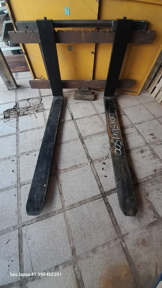 Garfos de empilhadeira com suporte 
