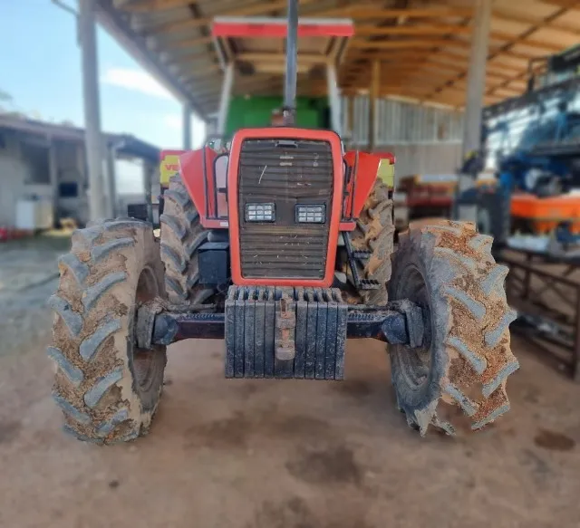 Trator Massey Ferguson 650 ano 2006.