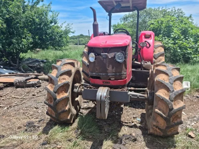 Trator Massey Ferguson 4275 ano 2012.
