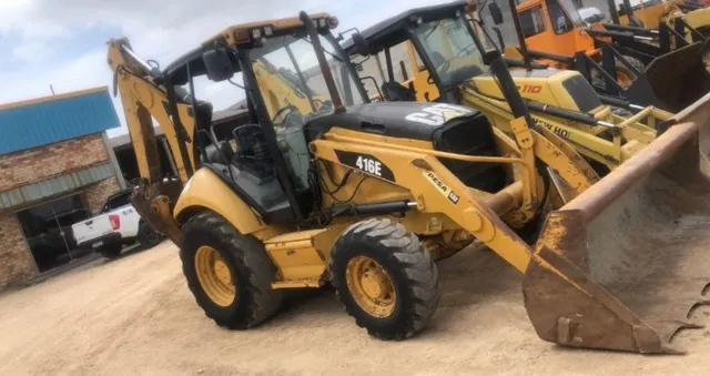 Retroescavadeira Caterpillar 416e 