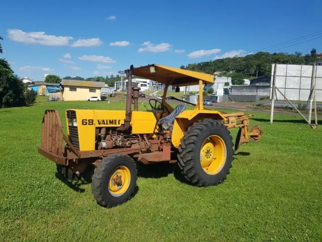 Trator Valmet 68 - 61CV 4x2 ano 1984
