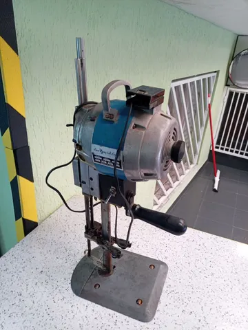 Máquina de cortar tecidos 