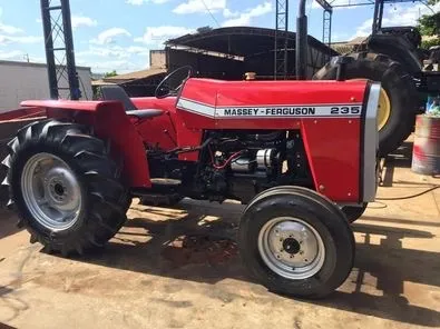 Trator MF 235 