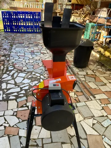 Triturador de graos, cana e galhos verdes finos
