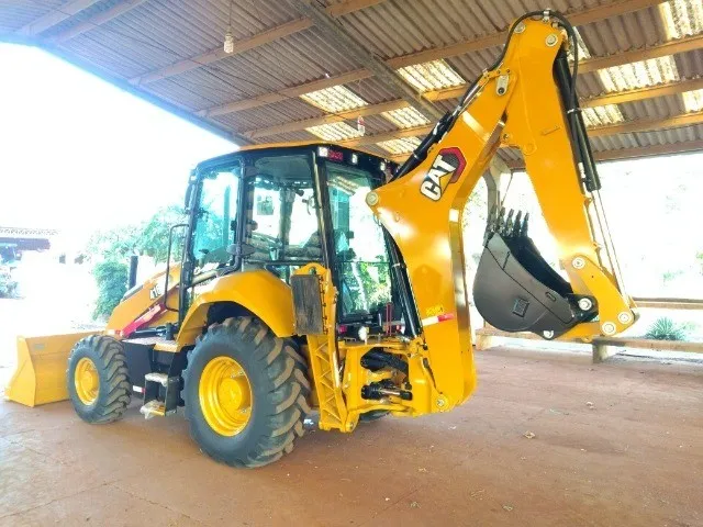 Retroescavadeira Caterpillar 416F2 Parcelo com Entrada