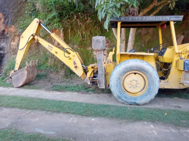 Retroescavadeira mf