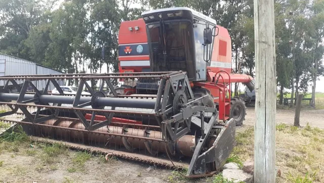 Colheitadeira MF5650 ano 2004