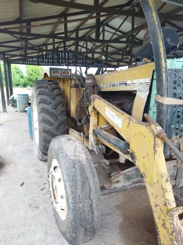Trator CBT 2105 com grade 20 disco