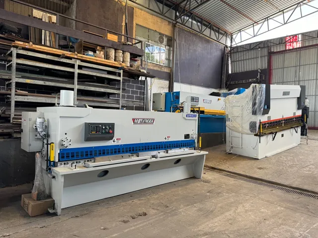 Dobradeira e guilhotina CN 3200x1/4 nova nova sem uso