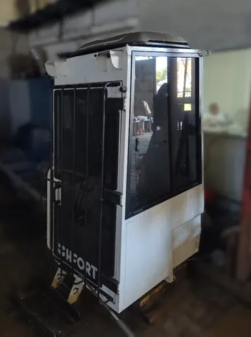 Cabine climatizada para Grua Estacionária da Hfort. Modelo 8800LI