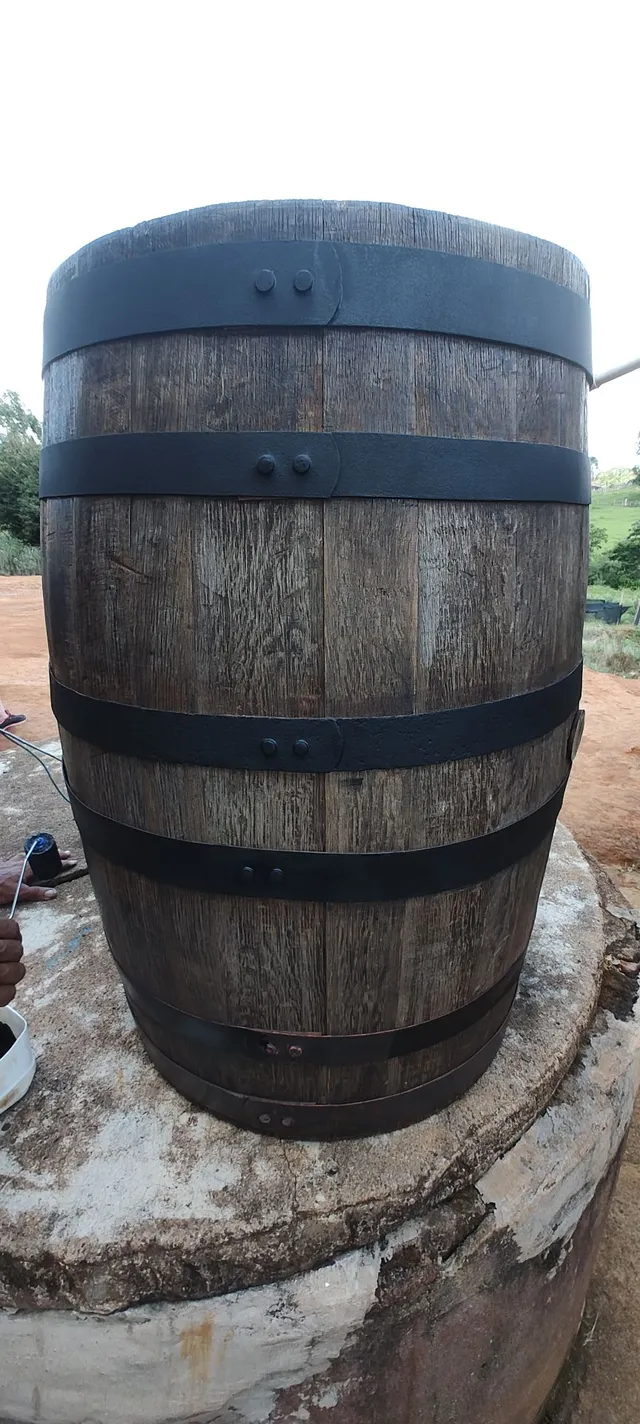 BARRIL DE CARVALHO SÓ $ 1.000