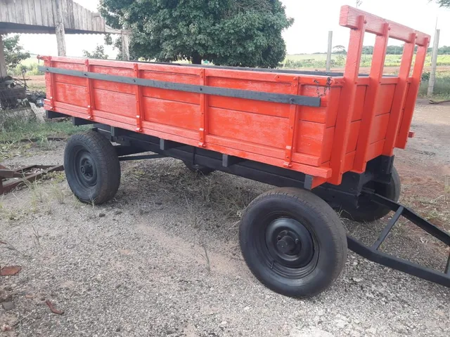 Carreta 4 rodas e arado Massey três discos 