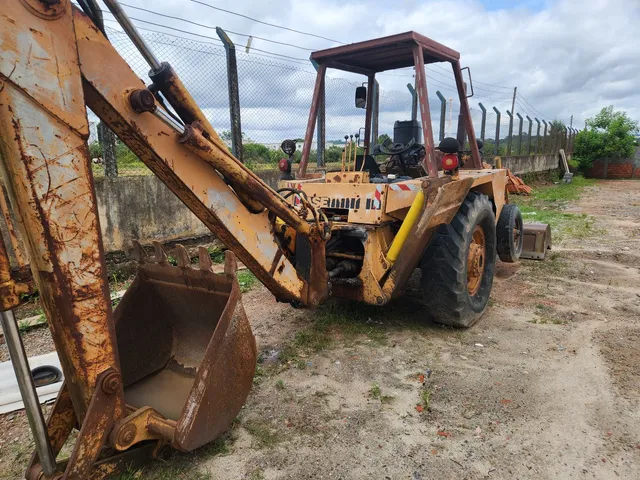 Vendo retroescavadeira case 580 h 1985