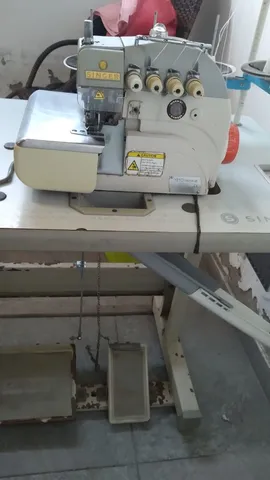 Máquina de costura INTERLOQUE