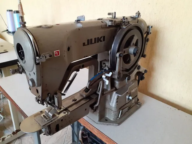 Máquina de costura travete