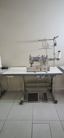 Máquina de Costura Cobertura StarMake SM-500 com Mesa