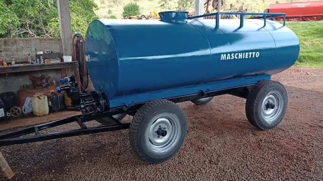 Carreta Tanque Agrícola Maschietto 4000 litros com Bomba