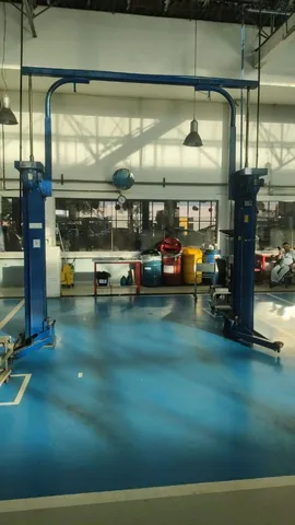 VENDO DOIS ELEVADORES AUTOMOTIVO: MARCA ENGECASS 4T E HIDROMAR 4T. 