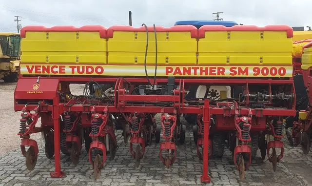 Plantadeira com 08 linhas de Soja, Vence Tudo Panther 9000.