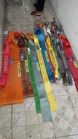 Cintas para amarração e suspensão de cargas