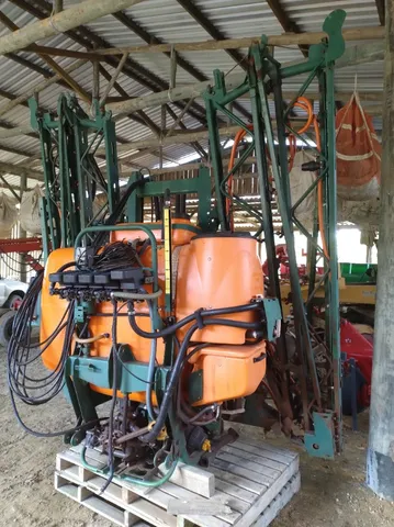 Pulverizador Stara Corisco 700 lts