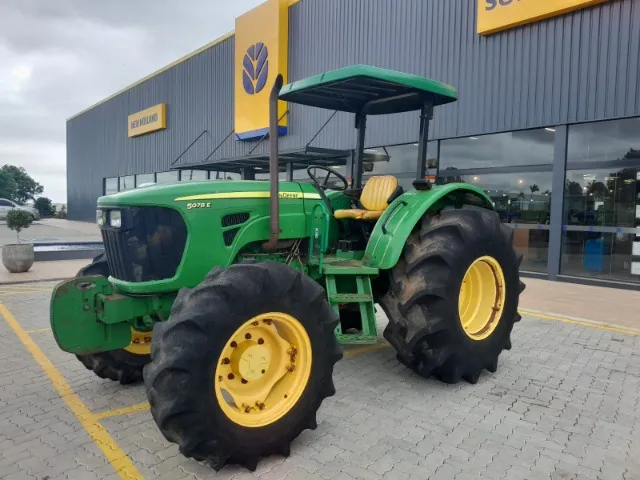 Trator John Deere 5078 ano 2013.