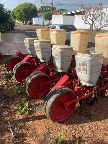 Vende-se Plantadeira Jumil 4 Linhas 
