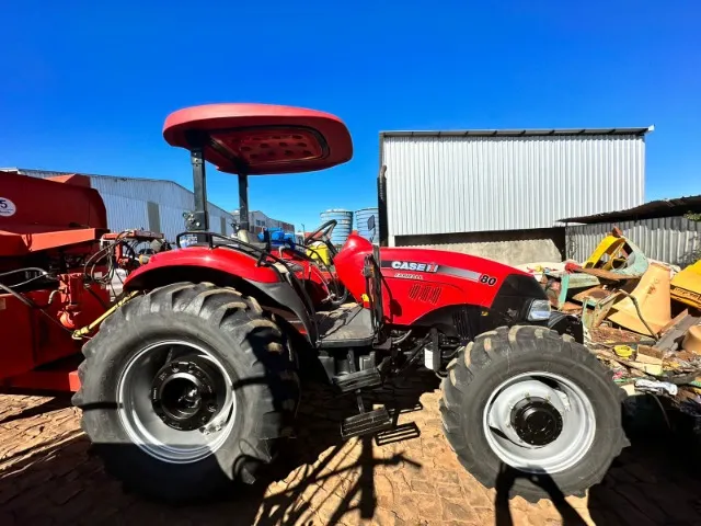 Trator Case Farmall 80, ano 2017 - Único dono - Estado de zero.