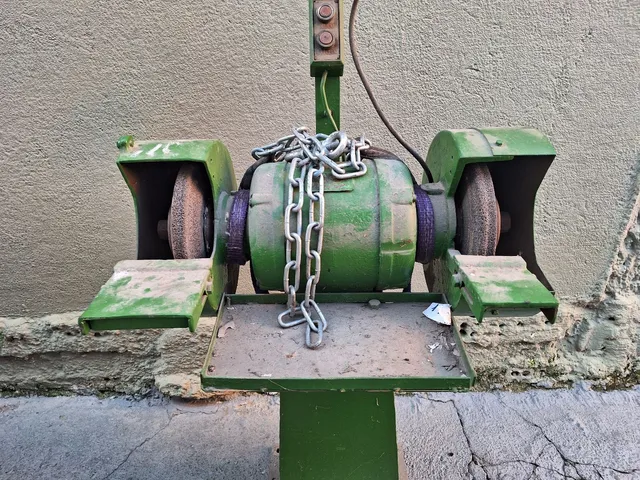 Esmeril trifásico 7.5 cv .