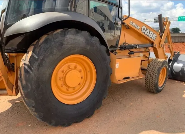 Retroescavadeira Case 580N 2014